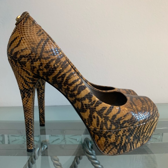 Stuart Weitzman Shoes - ❌SOLD❌ Stuart Weitzman Tiger Print Stilletos